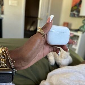 White Wireless Earbuds Case